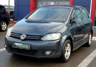 Подержанный автомобиль Volkswagen Golf Plus 2010 года (3 фото)