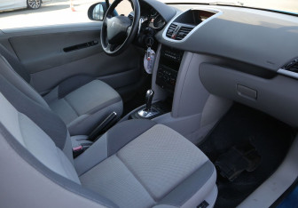 Подержанный автомобиль Peugeot 207 Hatchback 2008 года (9 фото)