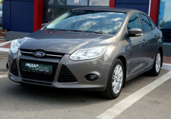 Подержанный автомобиль Ford Focus Sedan 2011 года (3 фото)