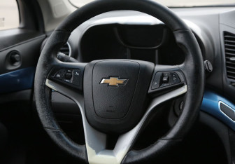 Подержанный автомобиль Chevrolet Orlando 2012 года (16 фото)