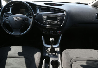 Подержанный автомобиль Kia Ceed Wagon 2017 года (12 фото)