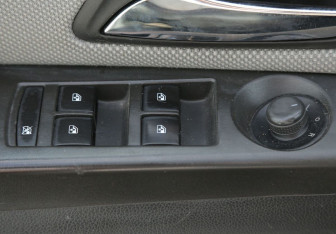 Подержанный автомобиль Chevrolet Cruze Hatchback 2012 года (17 фото)