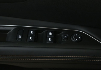 Подержанный автомобиль Peugeot 3008 2018 года (17 фото)