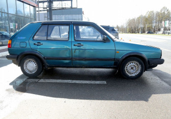 Подержанный автомобиль Volkswagen Golf Hatchback 1990 года (7 фото)