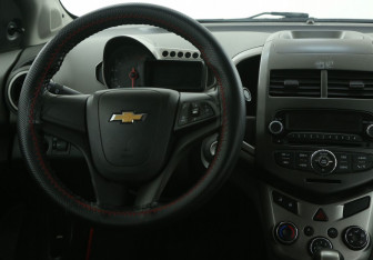 Подержанный автомобиль Chevrolet Aveo Sedan 2014 года (14 фото)