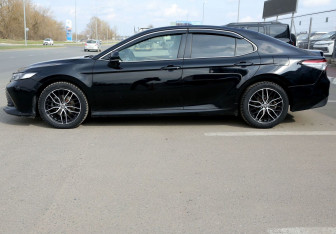 Подержанный автомобиль Toyota Camry Sedan 2018 года (8 фото)
