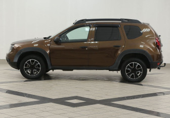 Подержанный автомобиль Renault Duster 2015 года (7 фото)