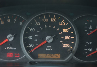 Подержанный автомобиль Kia Carnival 2005 года (18 фото)