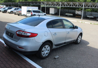 Подержанный автомобиль Renault Fluence 2011 года (7 фото)
