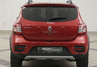 Подержанный автомобиль Renault Sandero 2018 года (3 фото)