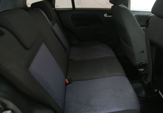 Подержанный автомобиль Ford Fusion 2008 года (11 фото)