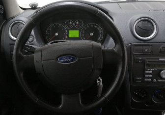 Подержанный автомобиль Ford Fusion 2007 года (10 фото)