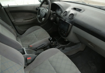 Подержанный автомобиль Chevrolet Lacetti Wagon 2010 года (9 фото)