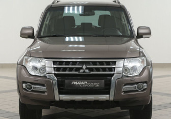 Подержанный автомобиль Mitsubishi Pajero 2014 года (6 фото)