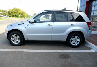 Подержанный автомобиль Suzuki Grand Vitara 2008 года (8 фото)