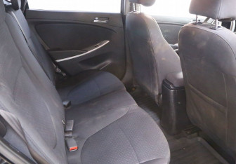 Подержанный автомобиль Hyundai Solaris Hatchback 2012 года (10 фото)