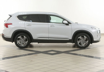 Подержанный автомобиль Hyundai Santa Fe 2022 года (5 фото)