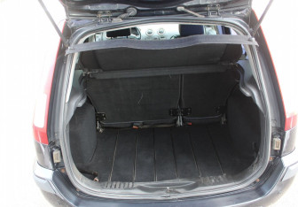 Подержанный автомобиль Ford Fusion 2006 года (16 фото)