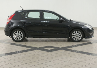 Подержанный автомобиль Hyundai i30 Hatchback 2010 года (5 фото)