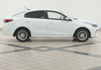 Подержанный автомобиль Kia Rio Sedan 2017 года (5 фото)