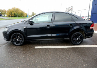 Подержанный автомобиль Volkswagen Polo Sedan 2014 года (8 фото)