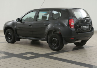 Подержанный автомобиль Renault Duster 2012 года (2 фото)