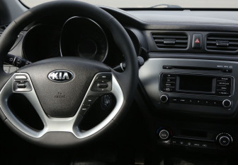 Подержанный автомобиль Kia Rio Sedan 2017 года (14 фото)