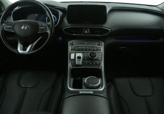 Подержанный автомобиль Hyundai Santa Fe 2022 года (12 фото)