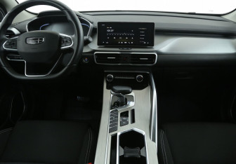 Подержанный автомобиль Geely Coolray 2023 года (12 фото)