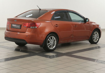 Подержанный автомобиль Kia Cerato Sedan 2010 года (4 фото)