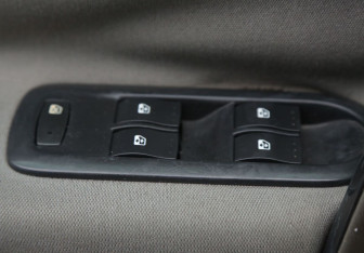 Подержанный автомобиль Renault Scenic 2006 года (17 фото)