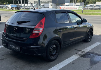 Подержанный автомобиль Hyundai i30 Hatchback 2009 года (4 фото)