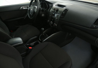 Подержанный автомобиль Kia Cerato Sedan 2010 года (9 фото)