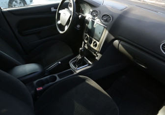 Подержанный автомобиль Ford Focus Wagon 2006 года (9 фото)