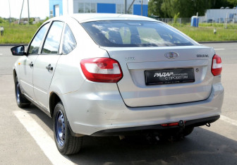 Подержанный автомобиль LADA (ВАЗ) Granta Liftback 2015 года (4 фото)