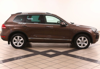 Подержанный автомобиль Volkswagen Touareg 2013 года (2 фото)