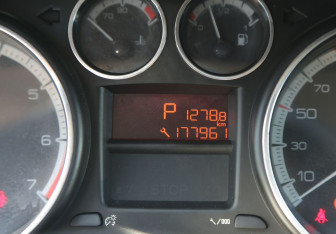Подержанный автомобиль Peugeot 308 Hatchback 2011 года (19 фото)