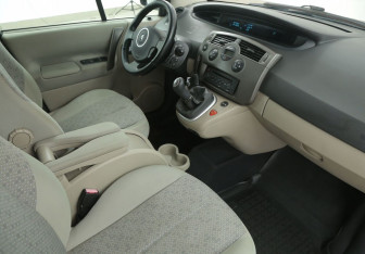Подержанный автомобиль Renault Scenic 2008 года (9 фото)