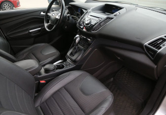 Подержанный автомобиль Ford Kuga 2013 года (9 фото)