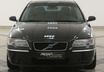 Подержанный автомобиль Volvo S60 2005 года (6 фото)