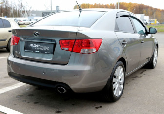 Подержанный автомобиль Kia Cerato Sedan 2011 года (6 фото)