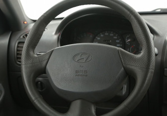 Подержанный автомобиль Hyundai Accent Sedan 2006 года (16 фото)