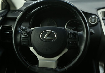 Подержанный автомобиль Lexus NX 2017 года (16 фото)