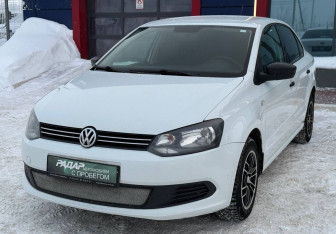 Подержанный автомобиль Volkswagen Polo Sedan 2015 года (3 фото)