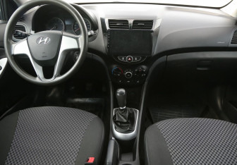 Подержанный автомобиль Hyundai Solaris Sedan 2013 года (12 фото)