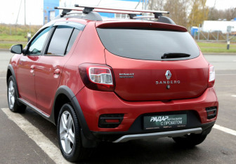 Подержанный автомобиль Renault Sandero 2017 года (4 фото)