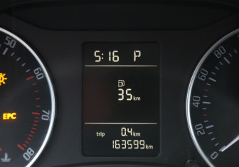 Подержанный автомобиль Skoda Octavia Liftback 2012 года (18 фото)