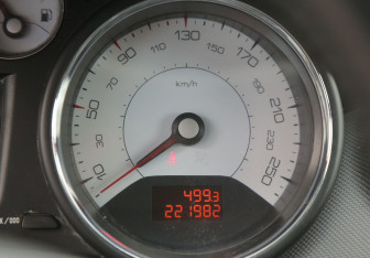 Подержанный автомобиль Peugeot 408 2013 года (19 фото)