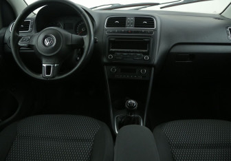 Подержанный автомобиль Volkswagen Polo Sedan 2012 года (12 фото)