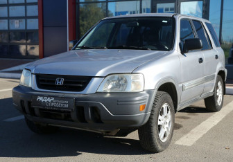 Подержанный автомобиль Honda CR-V 2001 года (3 фото)